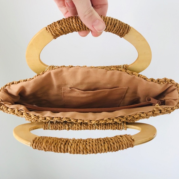 Wicker Straw Purse w/ Wooden Handle - Picture 2 of 3